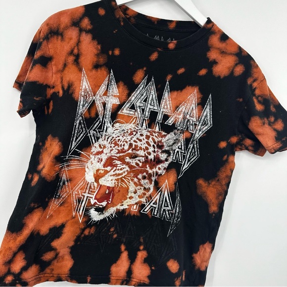Def Leppard Custom Bleach Splatter Short Sleeve Graphic Band Tee Size Medium - Picture 2 of 7